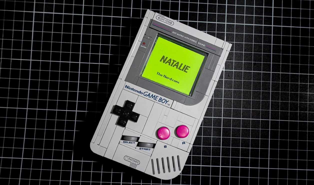 When retro and LEGO become one: the feat of Natalie the Nerd