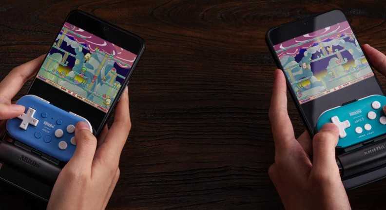 Jouez sur smartphone avec une manette : 8BitDo dévoile le Mobile Clip